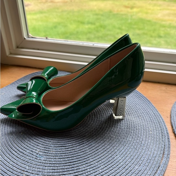 Elegant Green Bow Heels - Picture 3 of 14